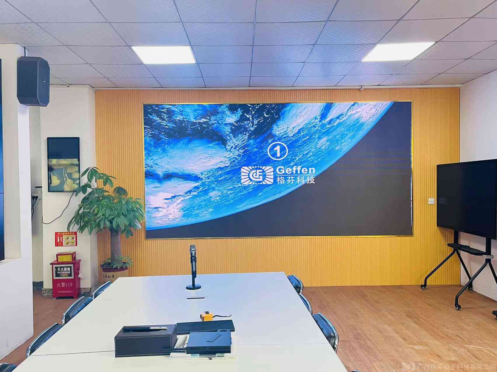 全彩小間距P1.25LED顯示屏